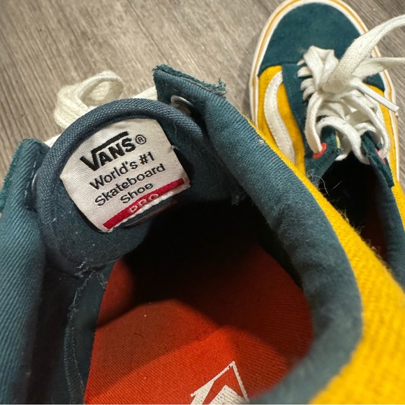 Vans - Picture 3 of 8